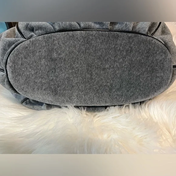 Juicy Couture Heritage Crest Freestyle Hobo with matching Makeup Pouch - Picture 5 of 17